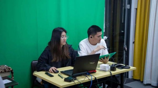 苗苗TikTok直播带货_中国面孔TikTok带货_tiktok海外直播线路
