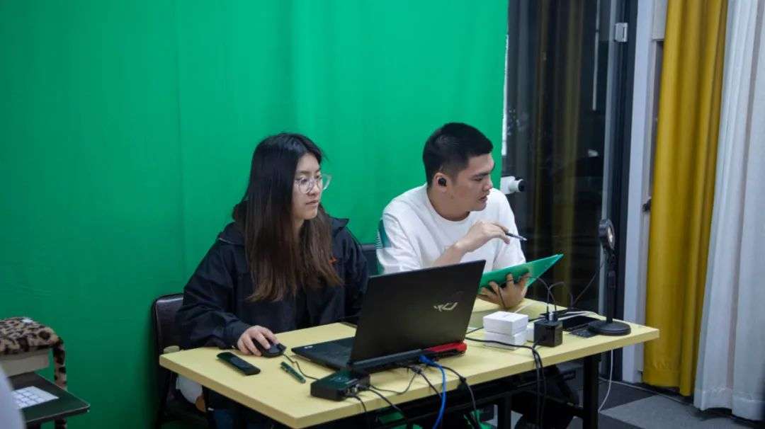 TikTok跨境电商直播_英文带货主播_tiktok英国直播ip